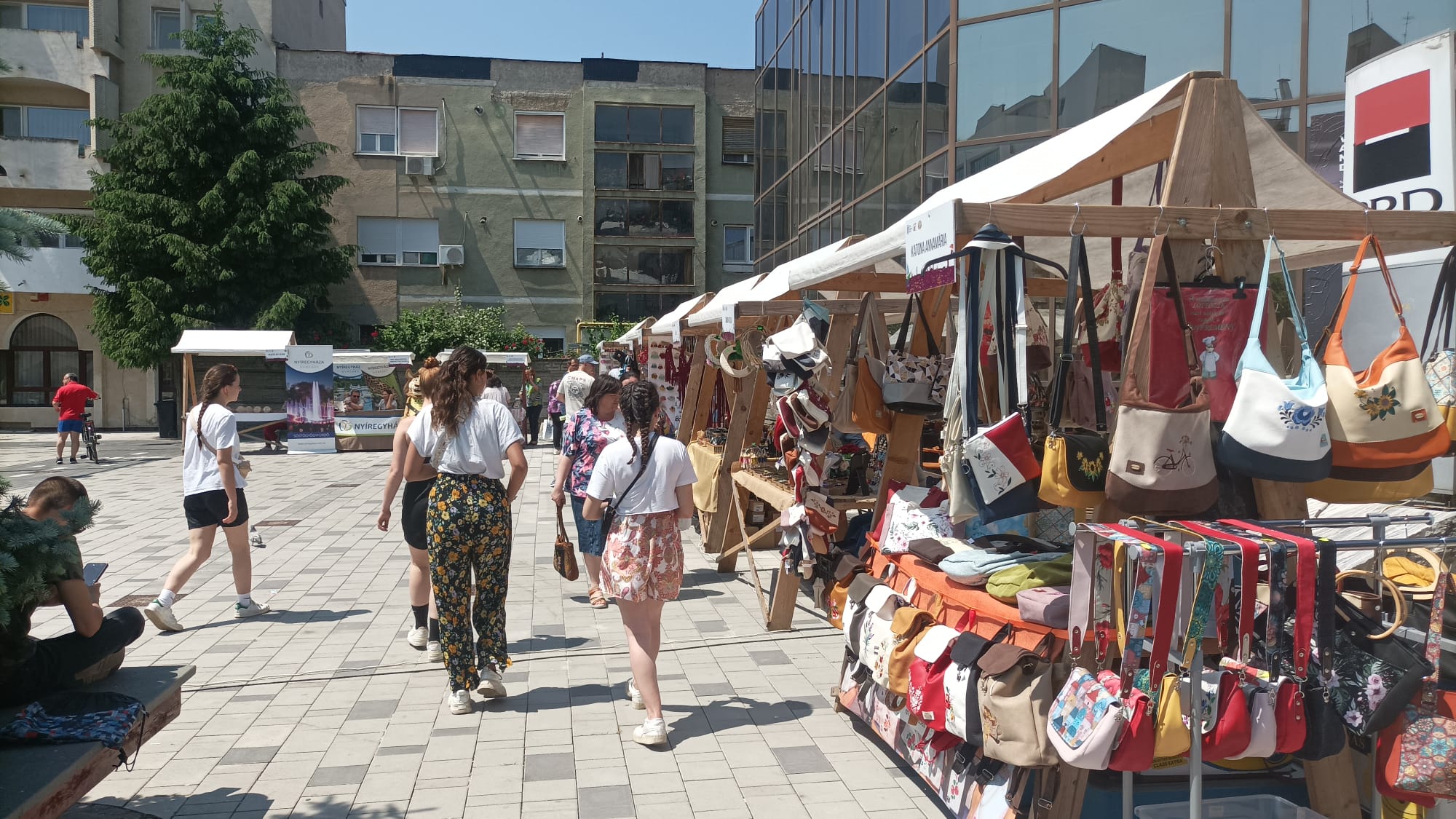 Numărătoarea inversă se apropie de final. S-a deschis Târgul Meșteșugarilor de pe pasajul Corneliu Coposu