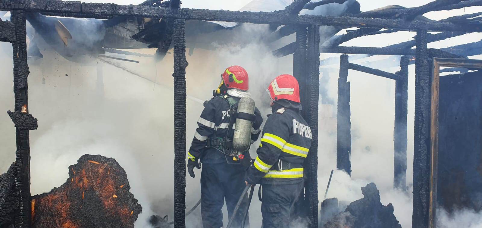 DRAMĂ. La un pas de TRAGEDIE  în zona OAȘULUI. Era să își piardă viața într-un incendiu