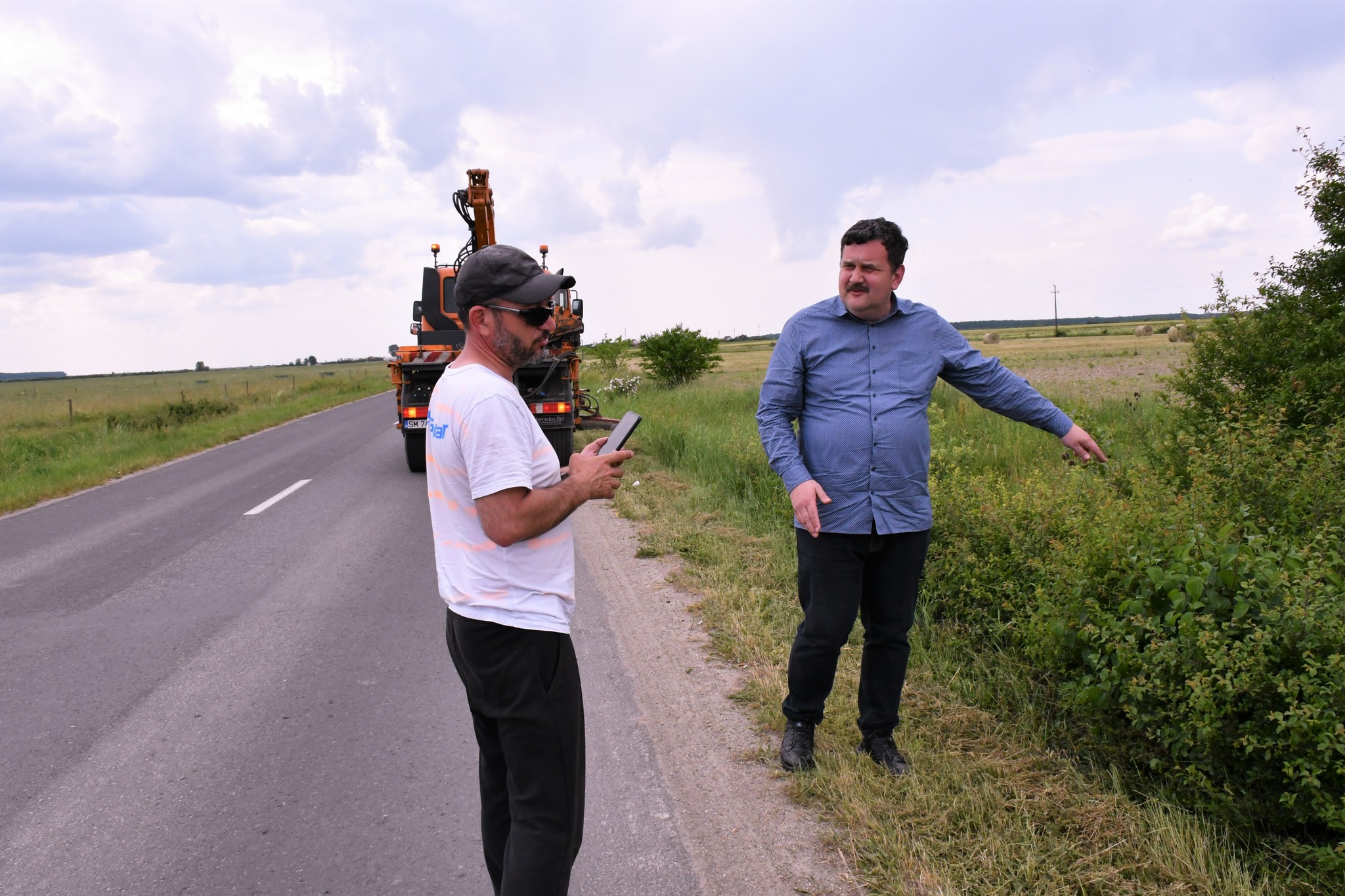 FOTOGALERIE. Se intervine pe drumurile județene. Ce lucrări se fac