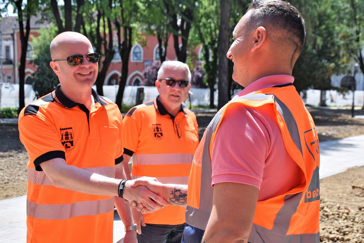 FOTO. Continuă lucrările de amenajare a Pieței Libertății