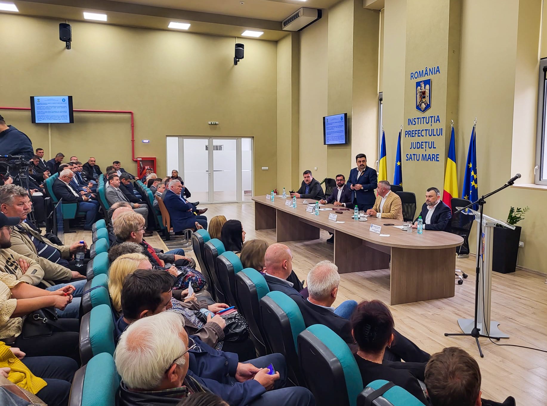 Soluții pentru fermieri. Problemele agricultorilor sătmăreni, discutate și soluționate