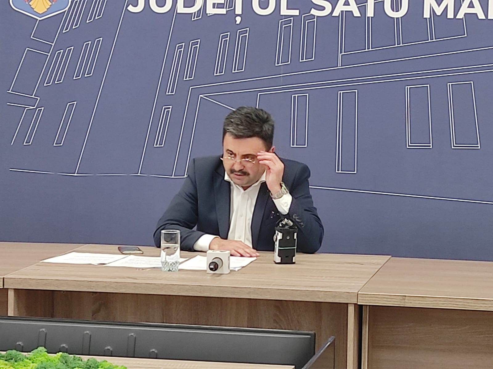 Prefectul Radu Roca urechează organziatorii de evenimente din bani publici. ”Organizatorii să asigure de pe scenă și un prezentator în limba română”