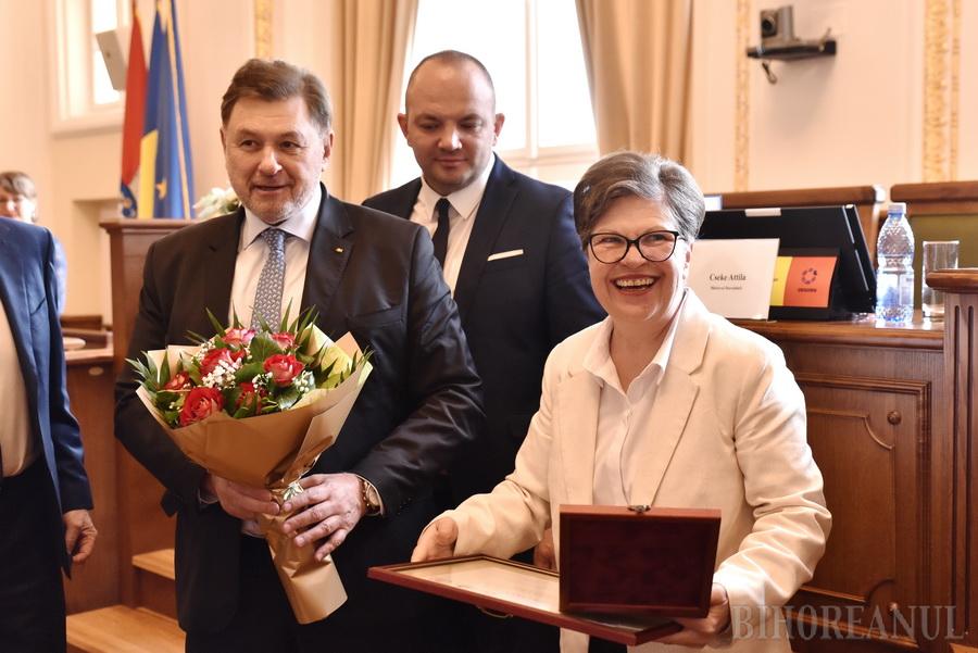 PERFORMANȚĂ Asistentă a Spitalului Judeţean Satu Mare, premiată de ministrul Sănătății, Alexandru Rafila