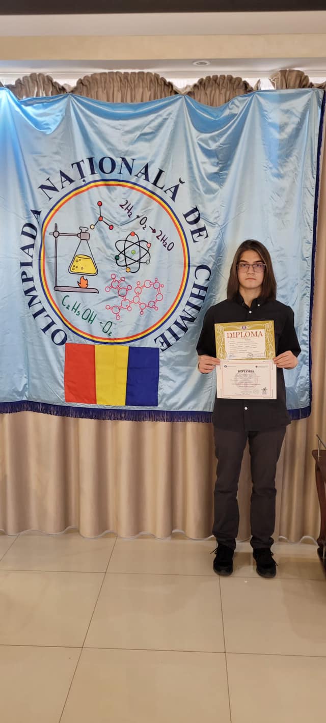 Un elev de excepție al Colegiului Național „Ioan Slavici” s-a calificat în lotul lărgit al Olimpiadei de Chimie