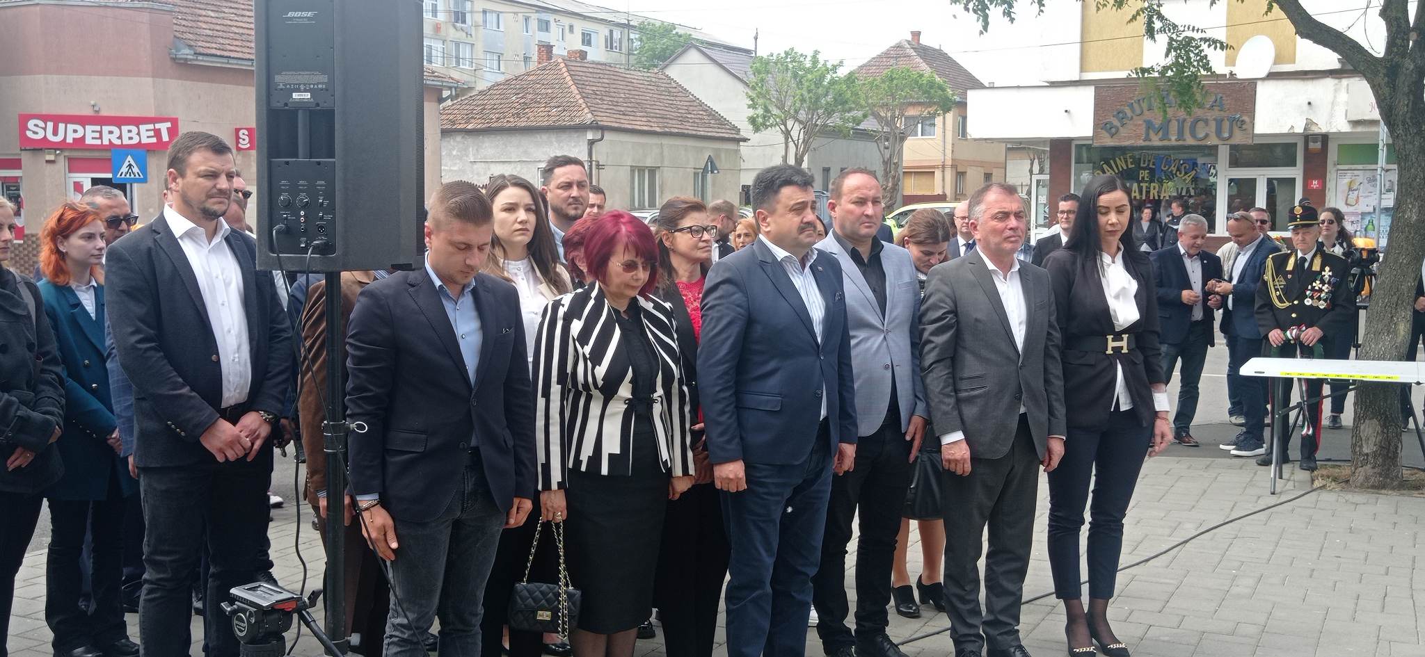 FOTOGALERIE. Victimele inundațiilor din 1970, omagiate la monumentul din cartierul 14 Mai din Satu Mare