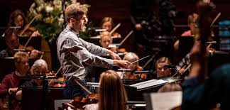 După opt ani dirijorul Andrei Feher revine acasă