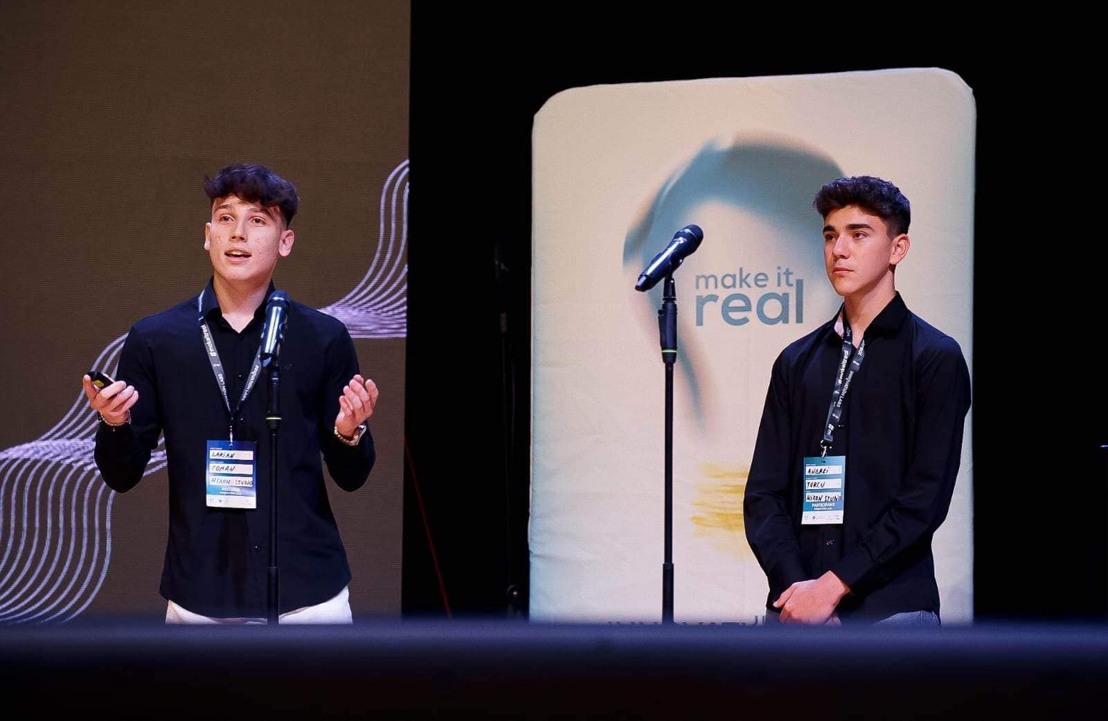 Doi elevi sătmăreni cu spirit vizionar, au ajuns în marea finală Innovation Labs de la București