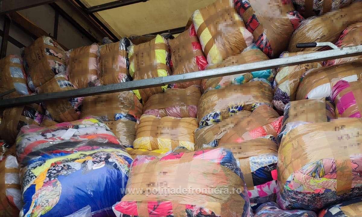 TIR încărcat cu peste 22 tone de deșeuri, oprit la P.T.F. Petea