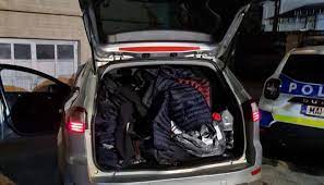 Sătmărean prins cu haine contrafăcute în mașină