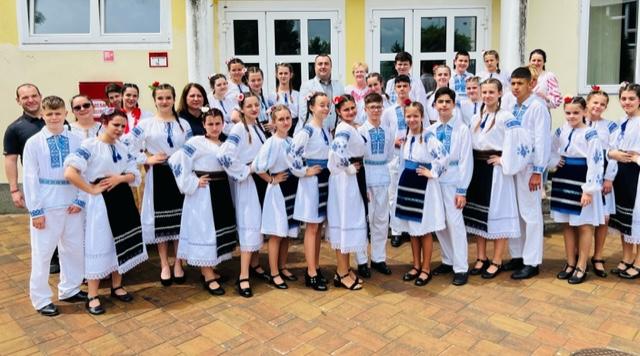 FOTOGALERIE. A XXX-a ediţie a “Festivalului  Perinița” la Gyula