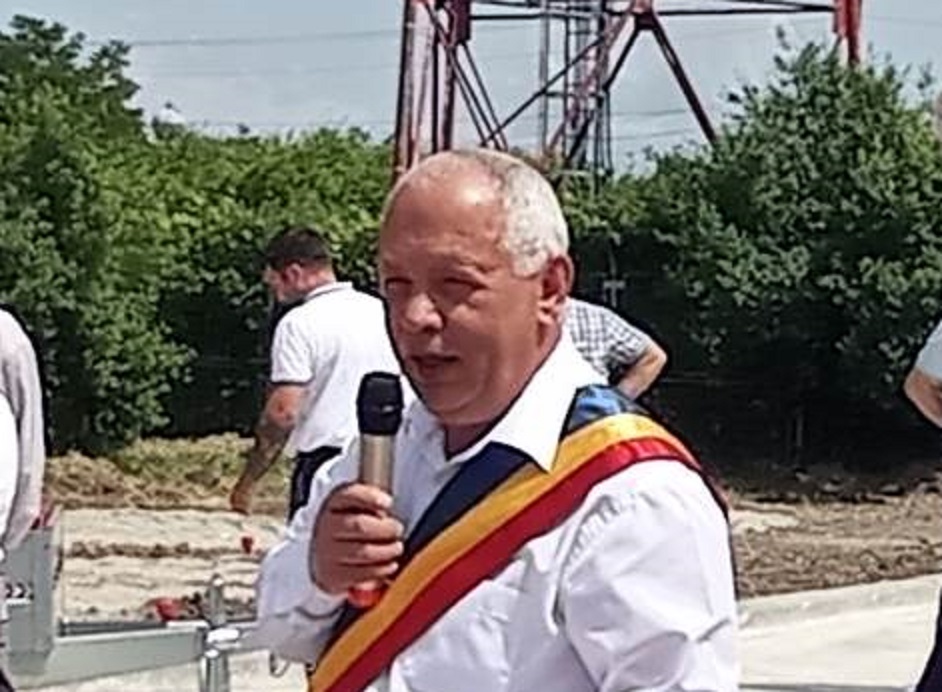 PREMIERĂ: Microbuze electrice pentru elevi, la Moftin