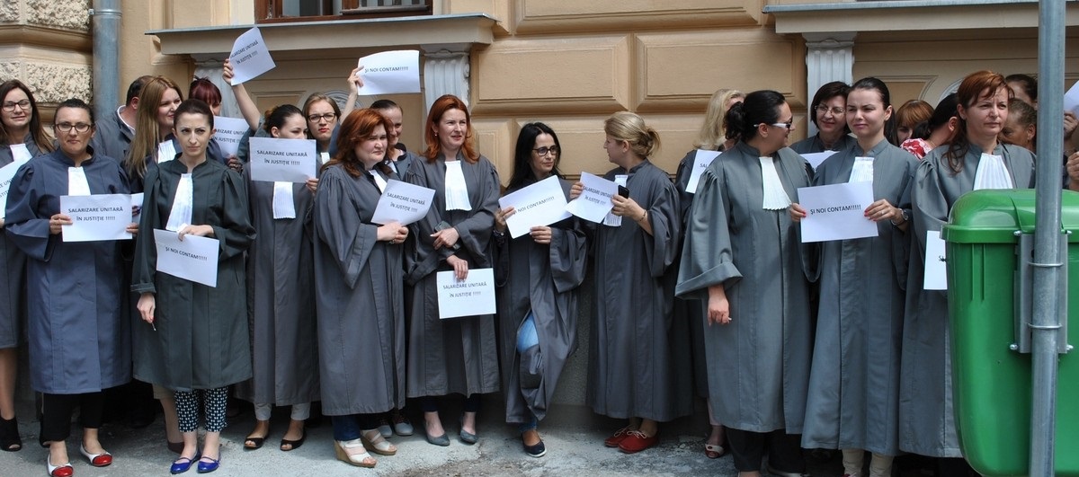 PROTEST LA TRIBUNAL. Judecătorii amână judecării cauzelor, cu excepţia urgențelor