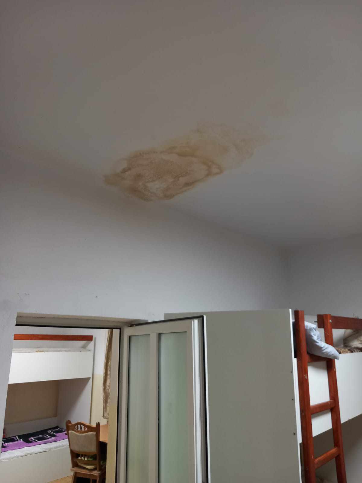 Nereguli pe bandă rulantă în centrele rezidențiale. S-au aplicat 28 de sancțiuni