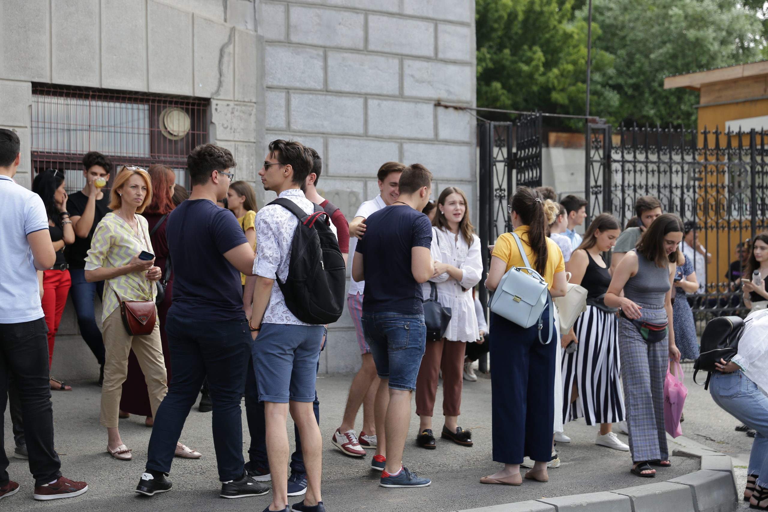 Ziua marilor emoții pentru absolvenții de liceu: 130 de mii de candidați așteaptă cu sufletul la gură rezultatele la BAC