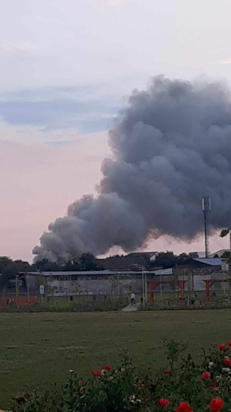 ALERTĂ! INCENDIU  de  AMPLOARE la Satu Mare. Service auto, în FLĂCĂRI