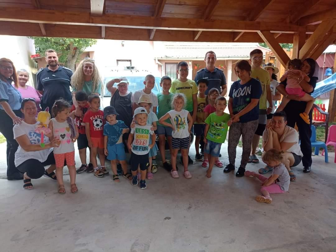 Activități preventiv- informative desfășurate de polițiști la „Castelul lui Erhard”