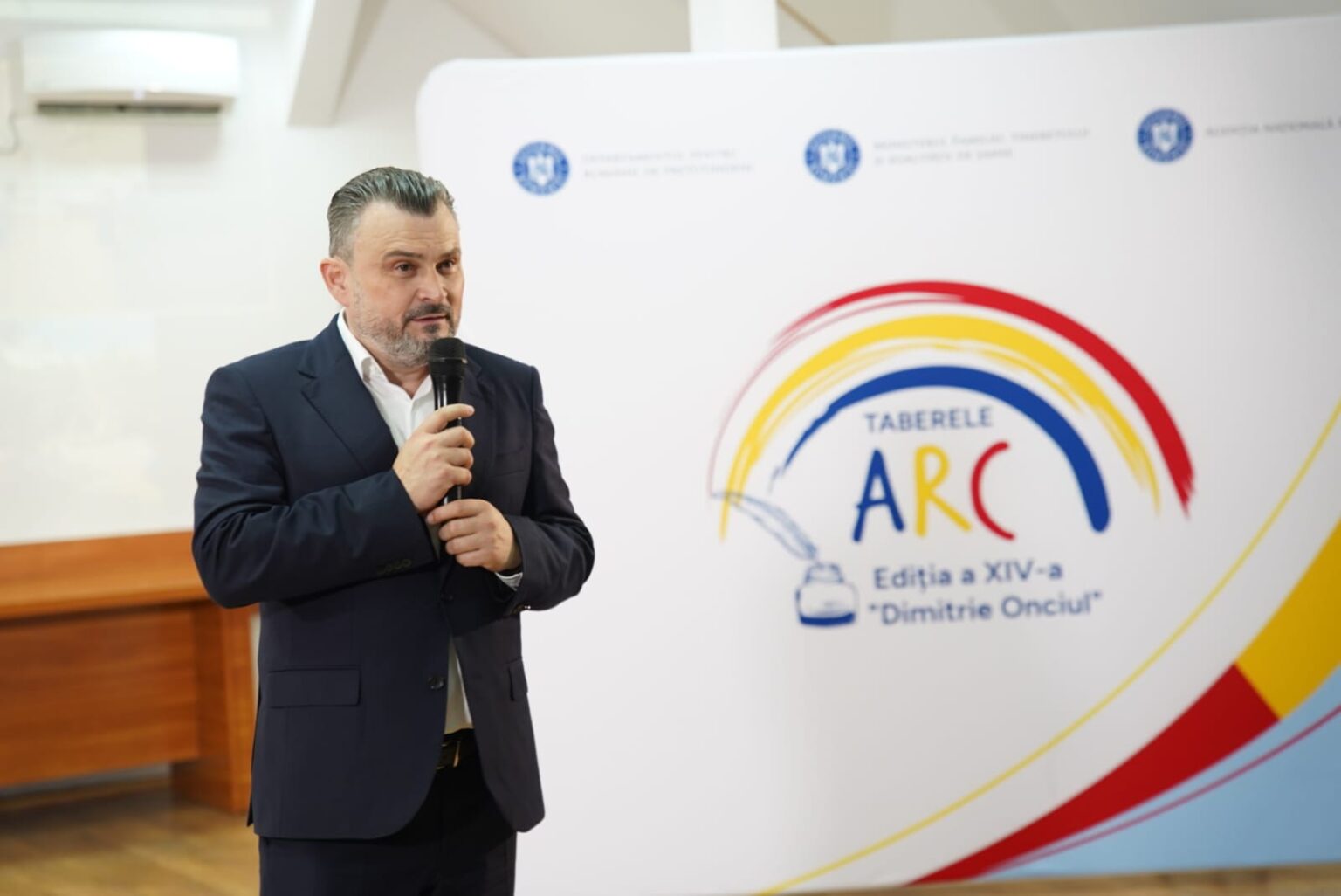 Festivitatea de deschidere a Programului de Tabere ARC, coordonată de sătmăreanul Gheorghe Cârciu