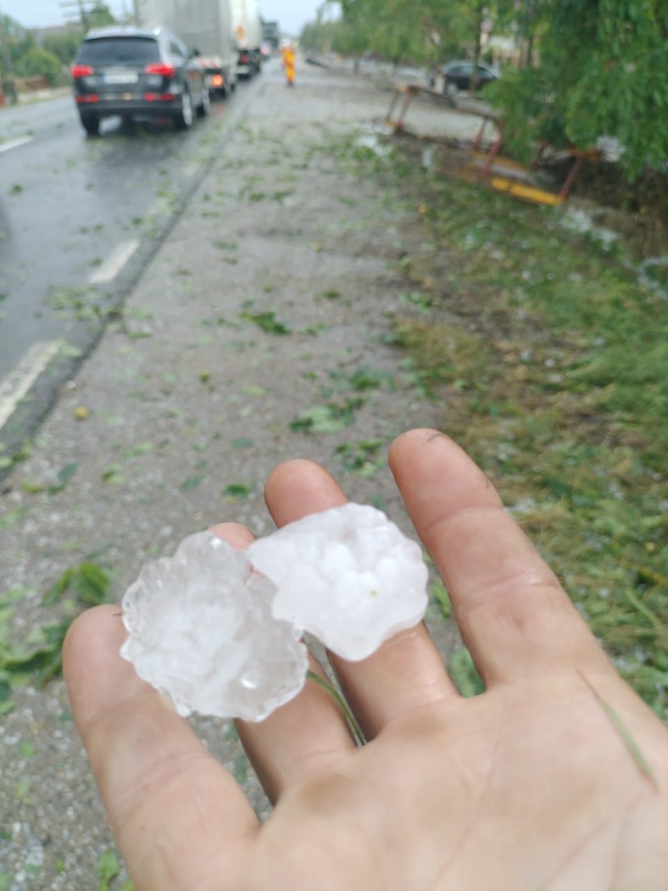 Grindină cât oul de găină  la Satu Mare