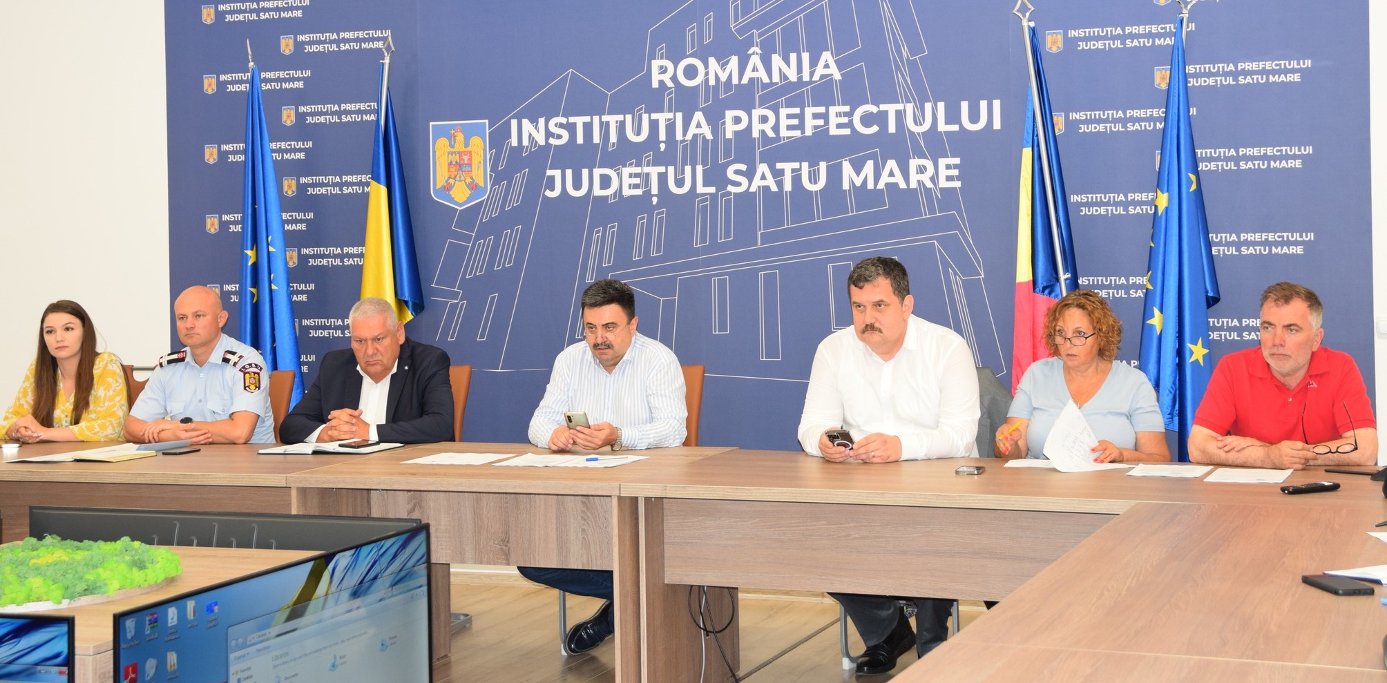Comitetul Județean pentru Situaţii de Urgenţă,  convocat în ședință de prefectul Radu Roca