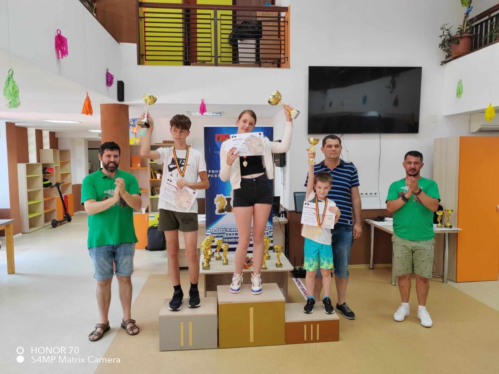 Sara Sunea câștigă entuziasmant Turneul “Tinerii Lei Elo sub 1600”