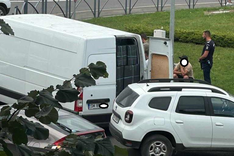 VIDEO/FOTO. FLAGRANT. Traficant de ȚIGĂRI, ARESTAT în PLINĂ STRADĂ la Satu Mare