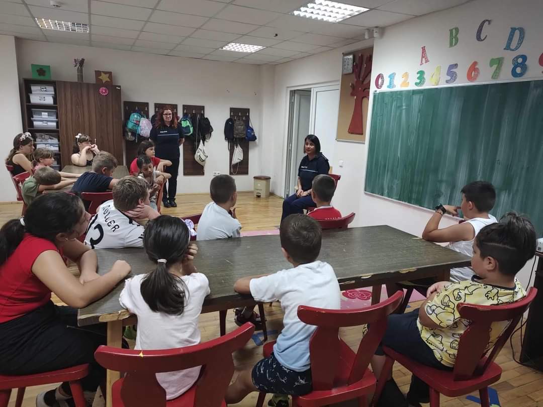 Polițiștii sătmăreni, activități informative cu elevii de la Centrul ,,Alter Ego”