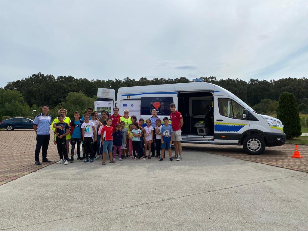 Polițiștii sătmăreni prezenți la Lacul lui Pintea pentru activități informative- ,, O vacanță în siguranță”