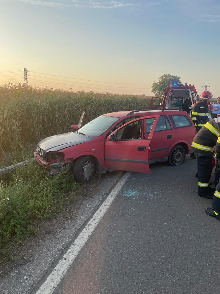 Accident grav în județ. Au intervenit pompierii