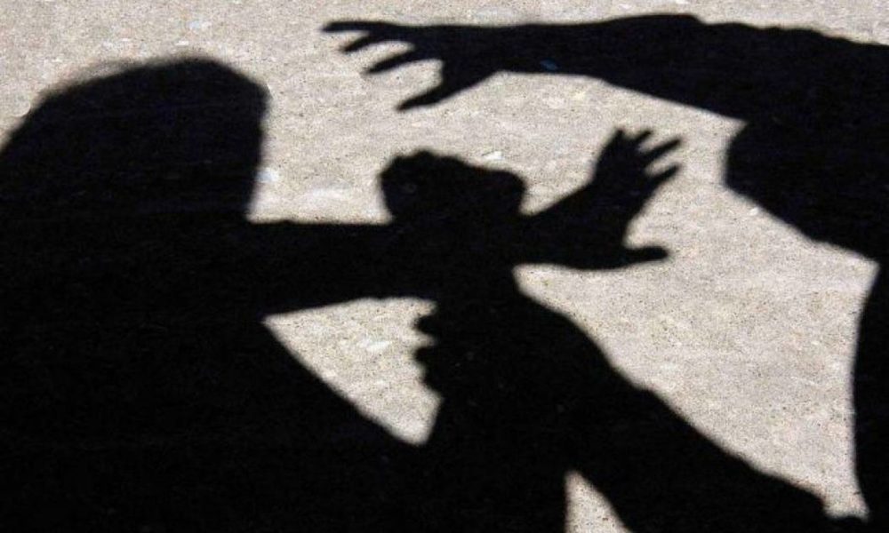 Bărbat de 45 de ani agresat de un tânăr