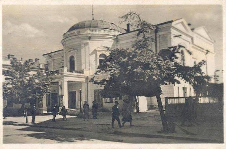 Trupa “Harag György” duce mai departe tradiția a peste două secole de artă teatrală. Este una dintre cele mai vizionate ateliere de teatru maghiar din România