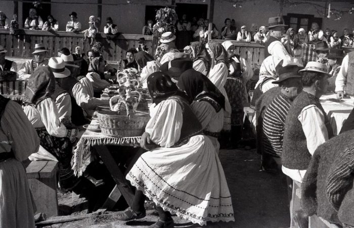 Ce delicatese pregăteau oșenii, la începutul secolului XX, cu ocazia nunților, înmormântărilor, la sâmbră sau de sărbători