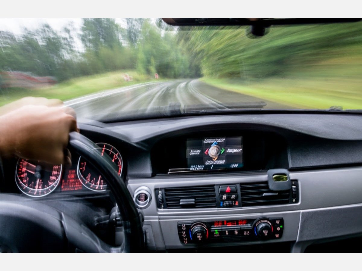 Conducător auto aflat sub influența substanțelor psihoactive, cercetat de polițiști