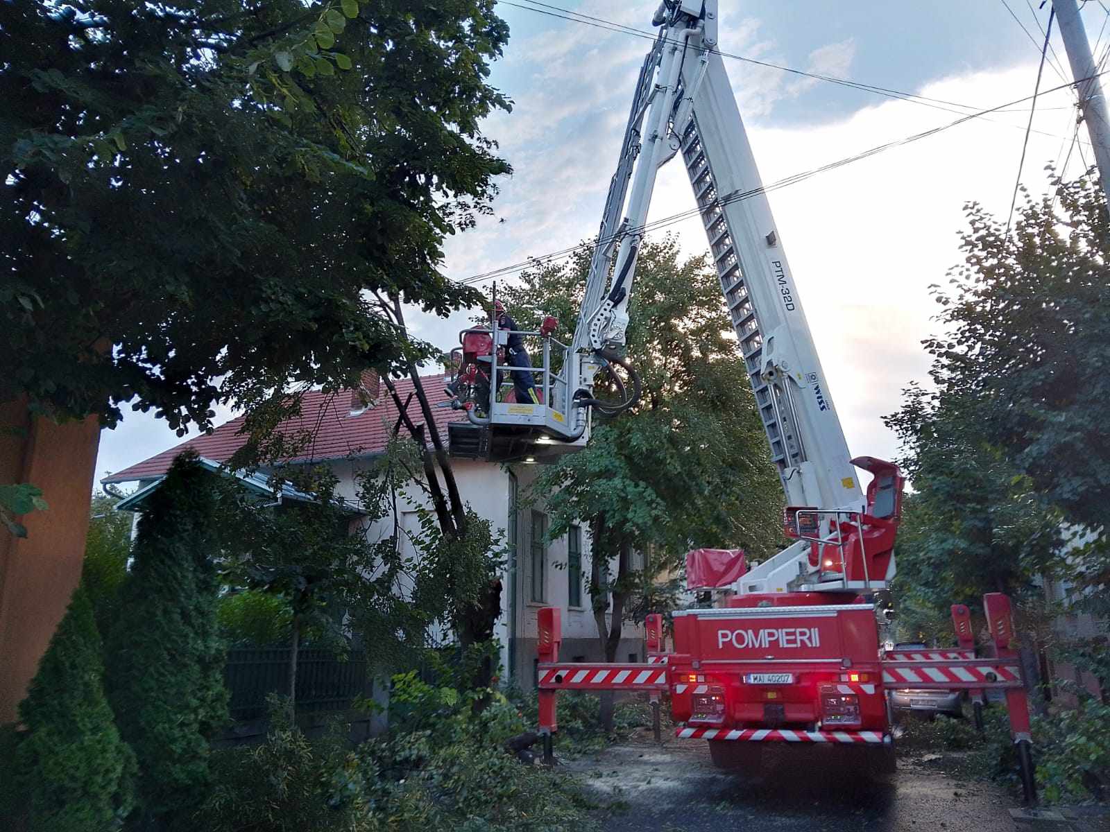 FOTOGALERIE. Prăpădul făcut de furtună la Satu Mare