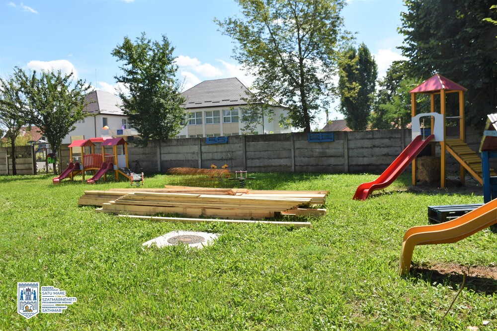 Se amenajează un foișor în curtea Grădiniței cu Program Prelungit ,,14 Mai”