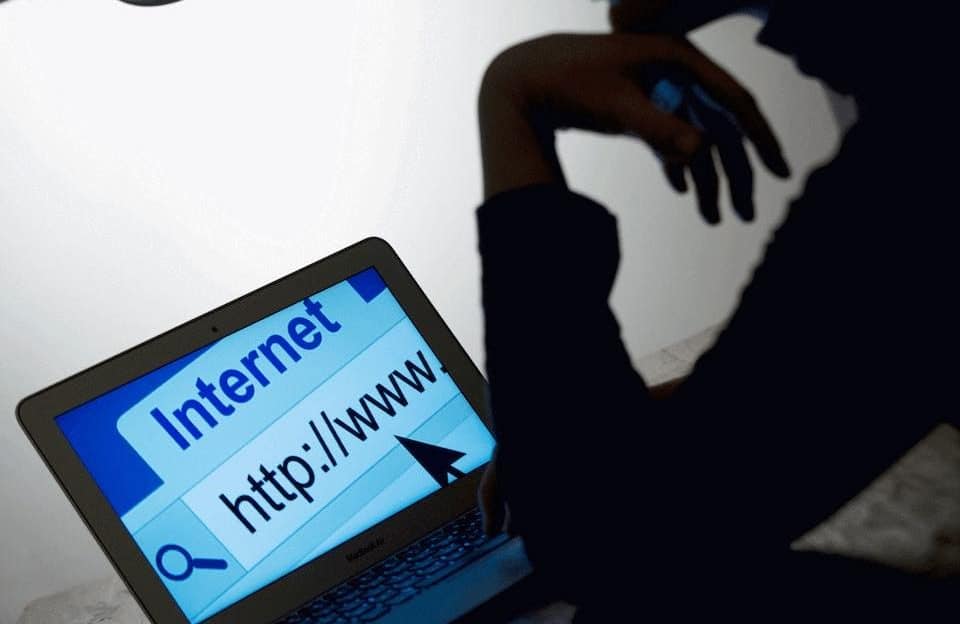 Sătmărean arestat după ce s-a dat drept femeie pe internet