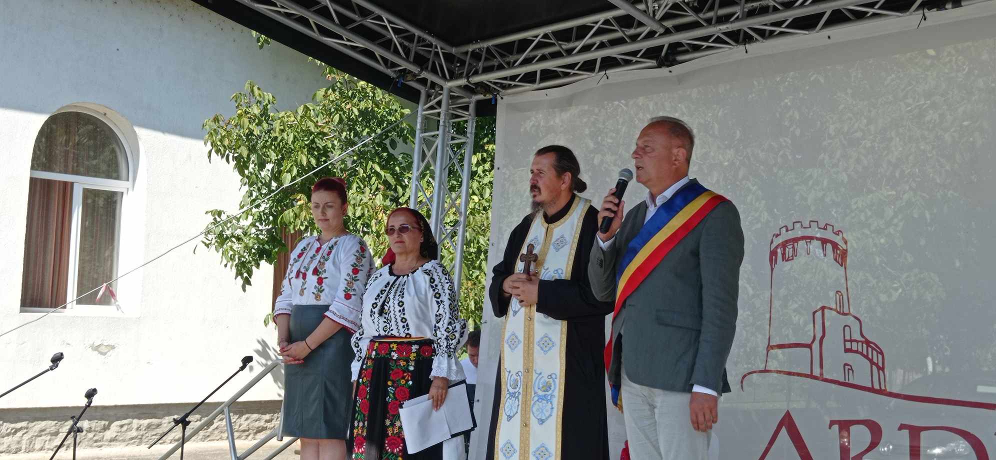 FOTOGALERIE. Sărbătoare frumoasă și emoționantă la Baba Novac