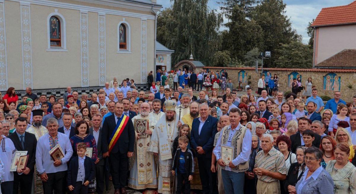 Târnosirea bisericii „Sf. Arhangheli Mihail şi Gavril” din Odoreu