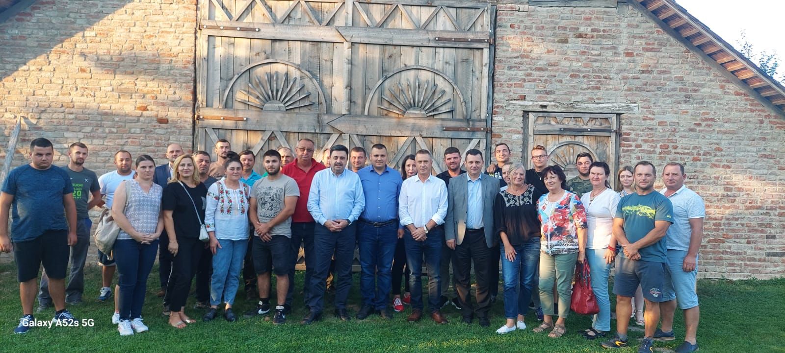 Întâlnire cu crescătorii de animale,  viticultori, fermieri și apicultori din regiune, la Beltiug