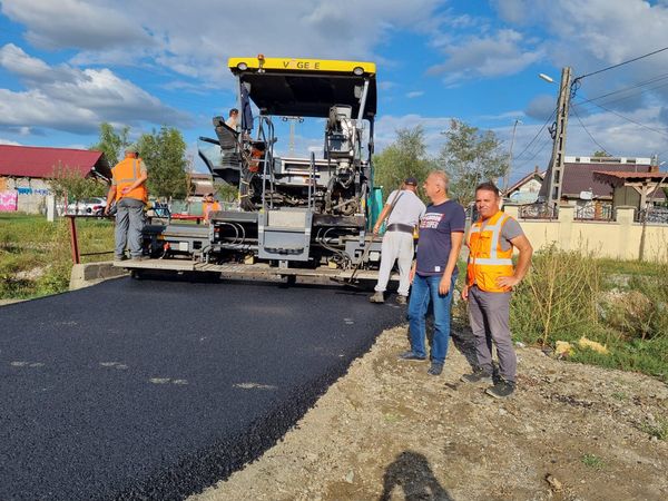 Ample lucrări de asfaltare și reparații la Ardud