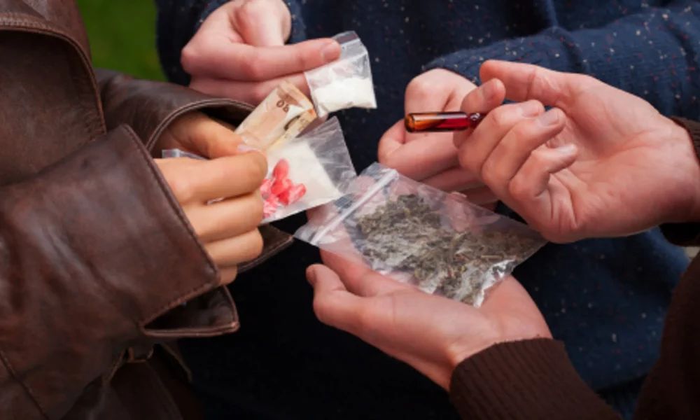 Bunicul dealer de droguri