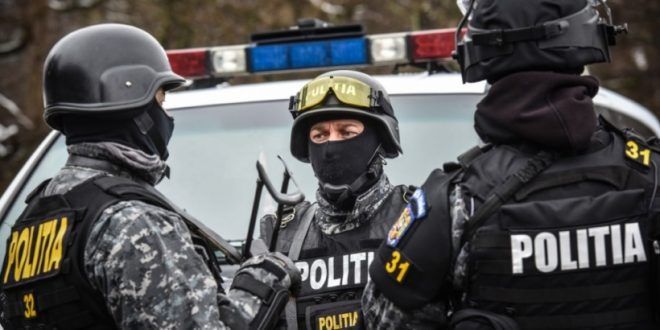 Indivizi din Satu Mare dețineau și distribuiau imagini cu copii