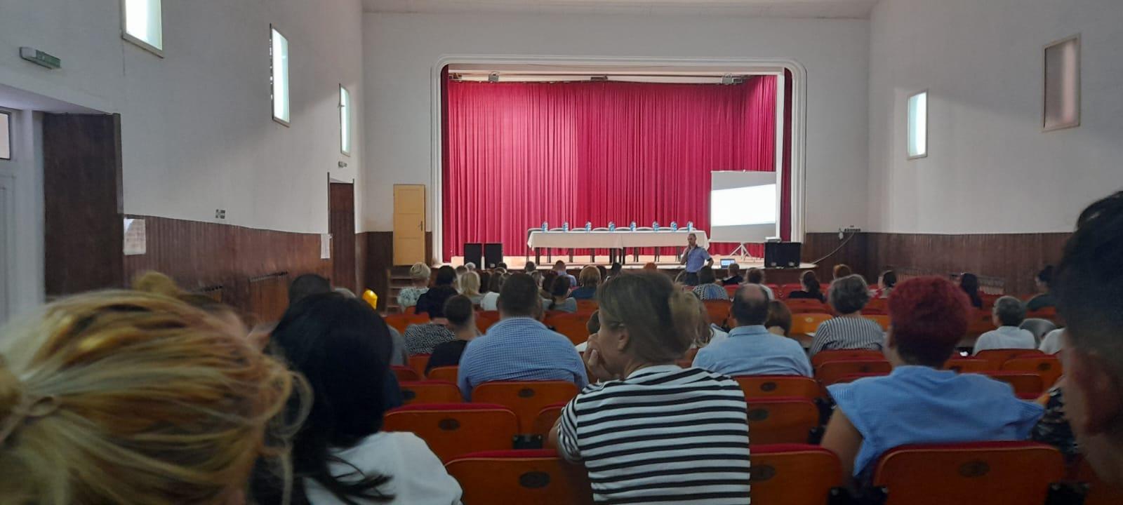 Eveniment adresat părinților și cadrelor didactice privind problematica prevenirii și combaterii traficului și consumului ilicit de droguri în orașul Tășnad