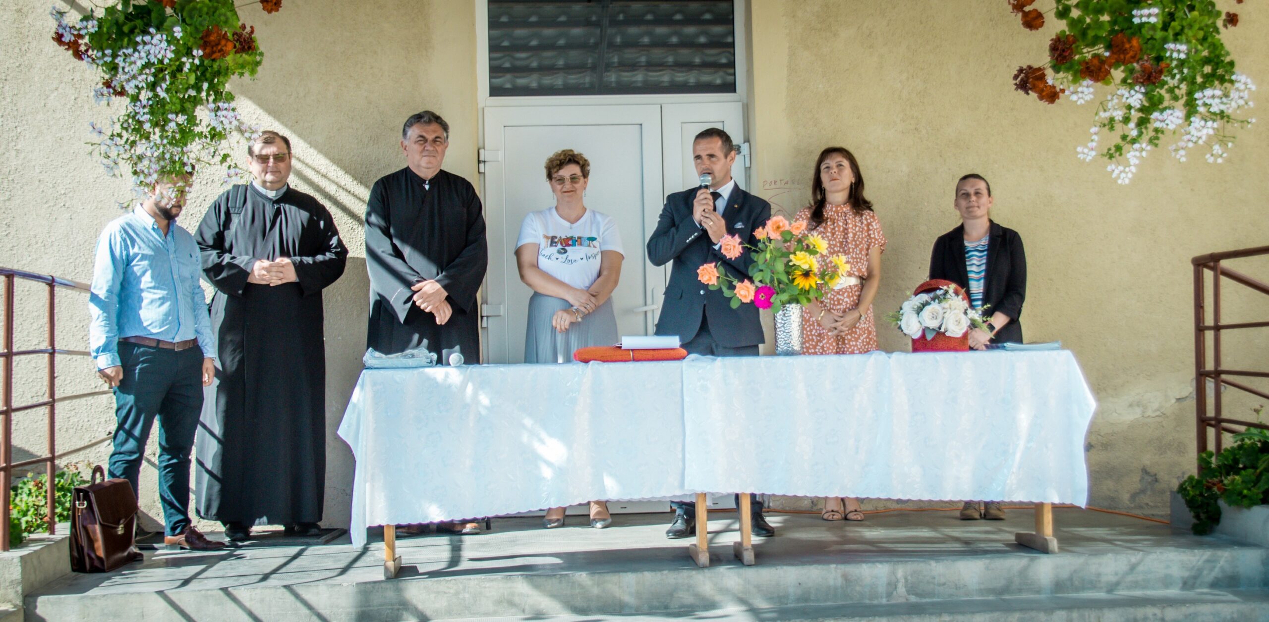 FOTO: Noul an școlar a debutat sub bune auspicii la Medieșu Aurit