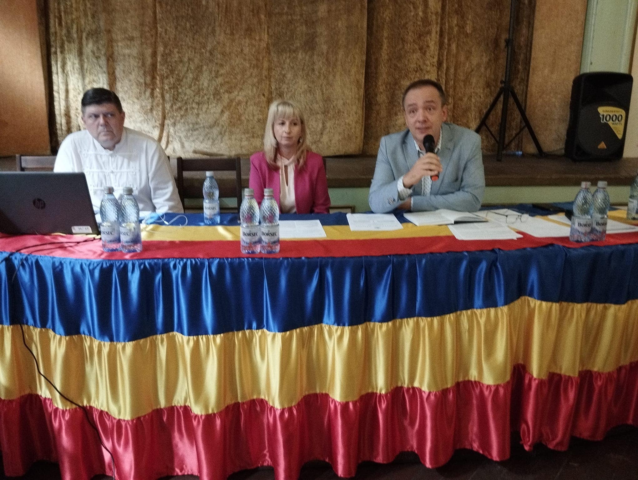 Conducerea Inspectoratului i-a convocat la ședință pe secretarii  și contabilii școlilor din județ