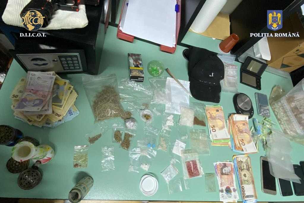 Bărbat cercetat pentru trafic de droguri de risc și mare risc