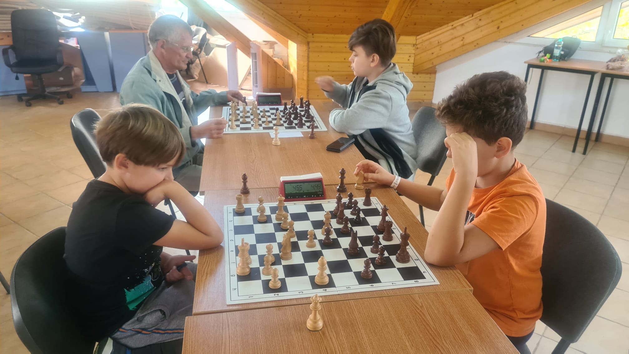 Sătmăreanul Szabo Attila s-a impus în ambele turnee de la Cupa Orașului Tășnad la șah rapid și blitz  