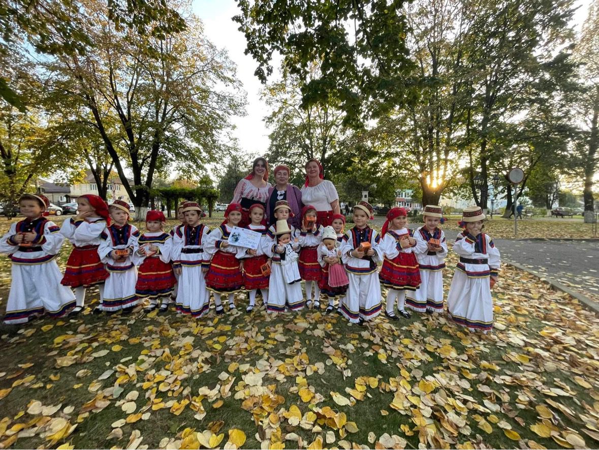 Festivalul Folcloric pentru Preșcolari: Copiii reprezintă cu mândrie Țara Oașului și câștigă Marele Premiu!