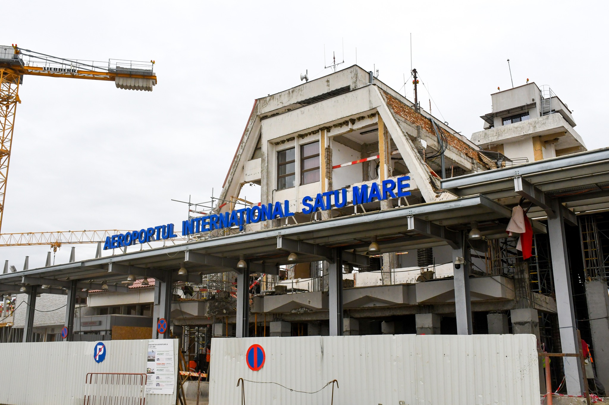 Se lucrează la construcția primului nivel de la viitorul terminal de pasageri, la Aeroportul din Satu Mare