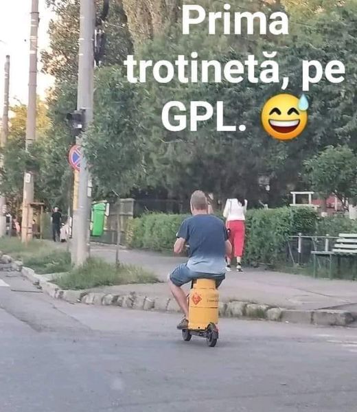 Trotineta explozivă