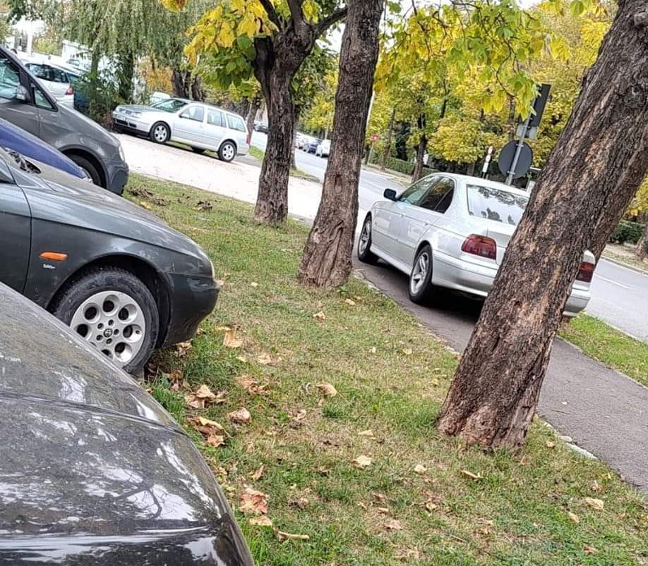 Alooo, ăla-i loc rezervat!